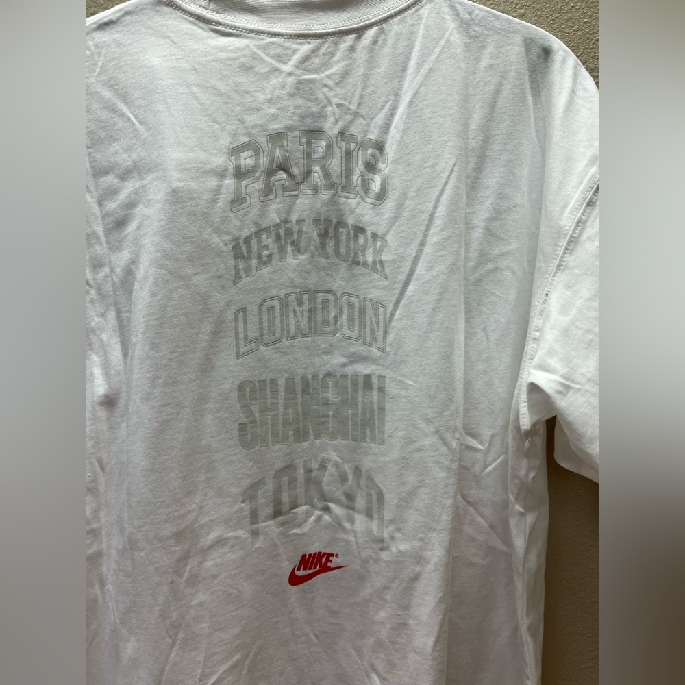 Nike -  Men’s - NWT- Medium  White Short Sleeve Crewneck with Red AIR Graphic - Picture 6 of 10